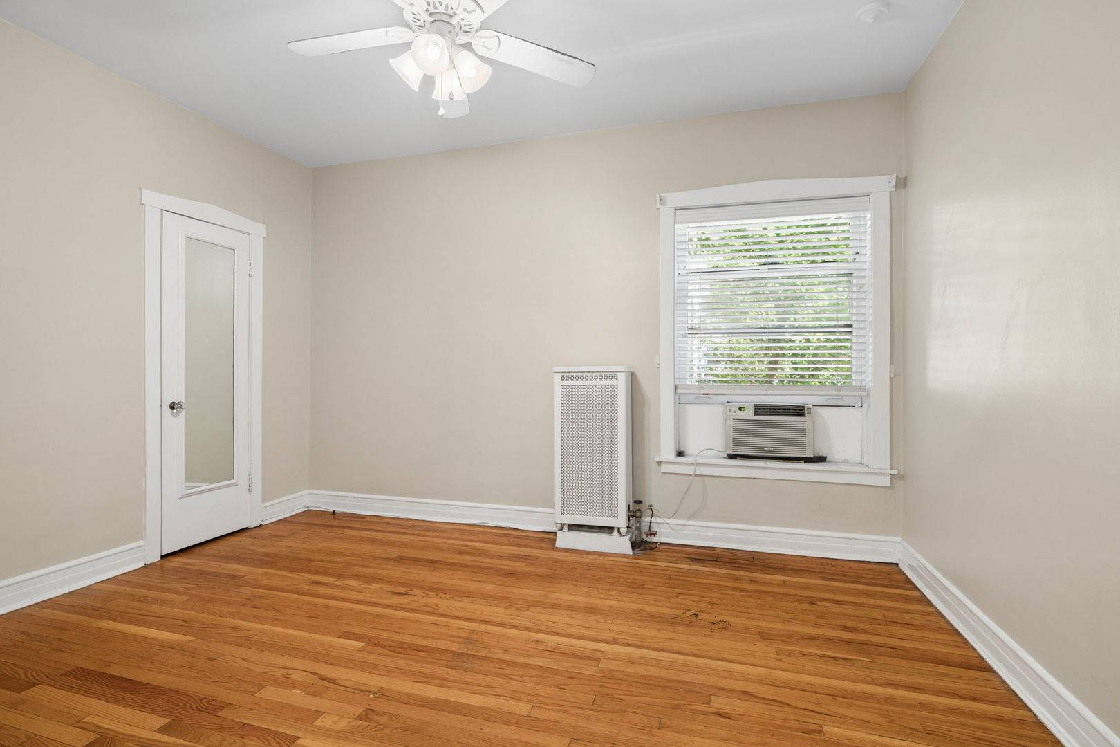 549 W Surf ST #2, Chicago, IL 60657