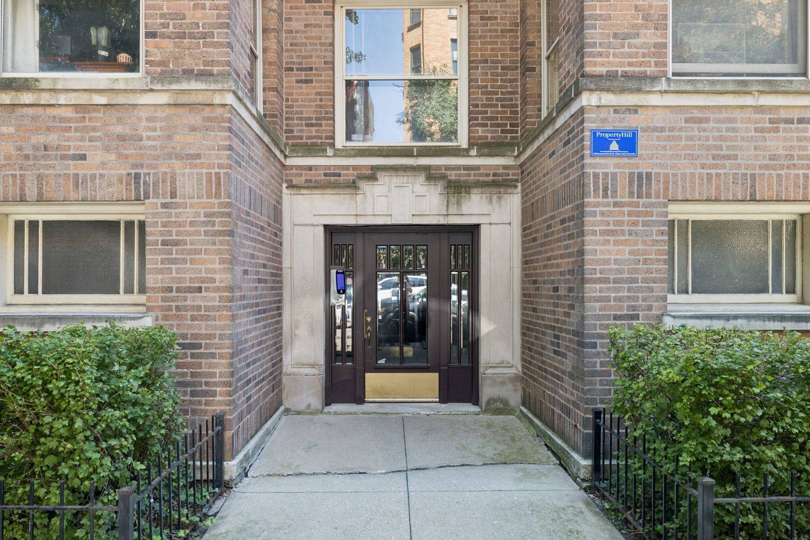 549 W Surf ST #2, Chicago, IL 60657