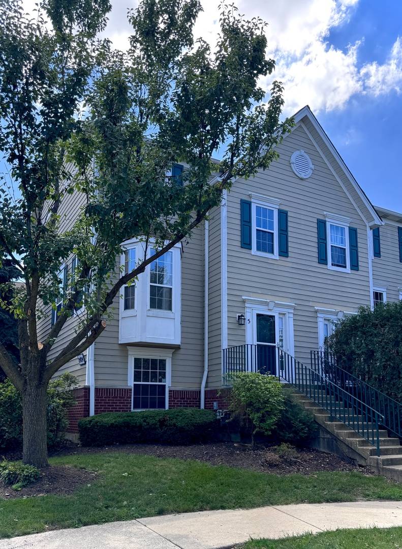 2424 Courtyard CIR #5, Aurora, IL 60506