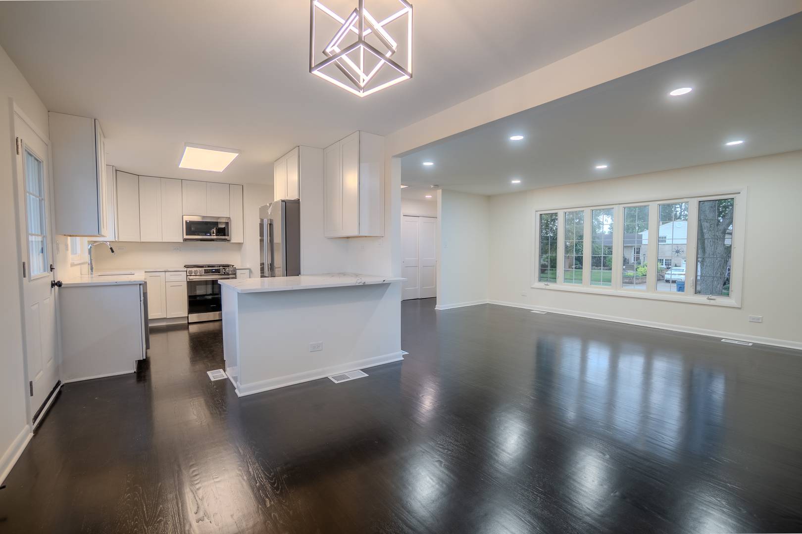 291 Division ST, Melrose Park, IL 60160