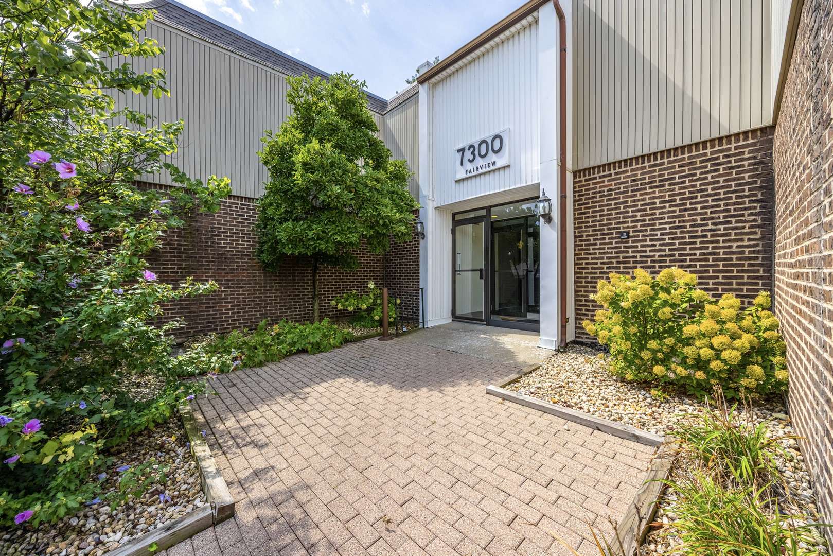 7300 Fairview AVE #206, Downers Grove, IL 60516