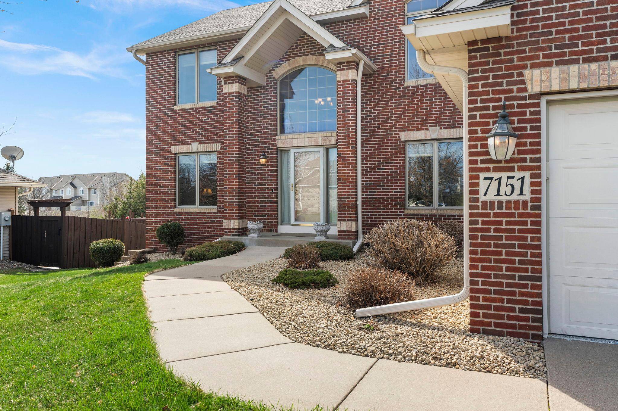 7151 Weston LN N, Maple Grove, MN 55311