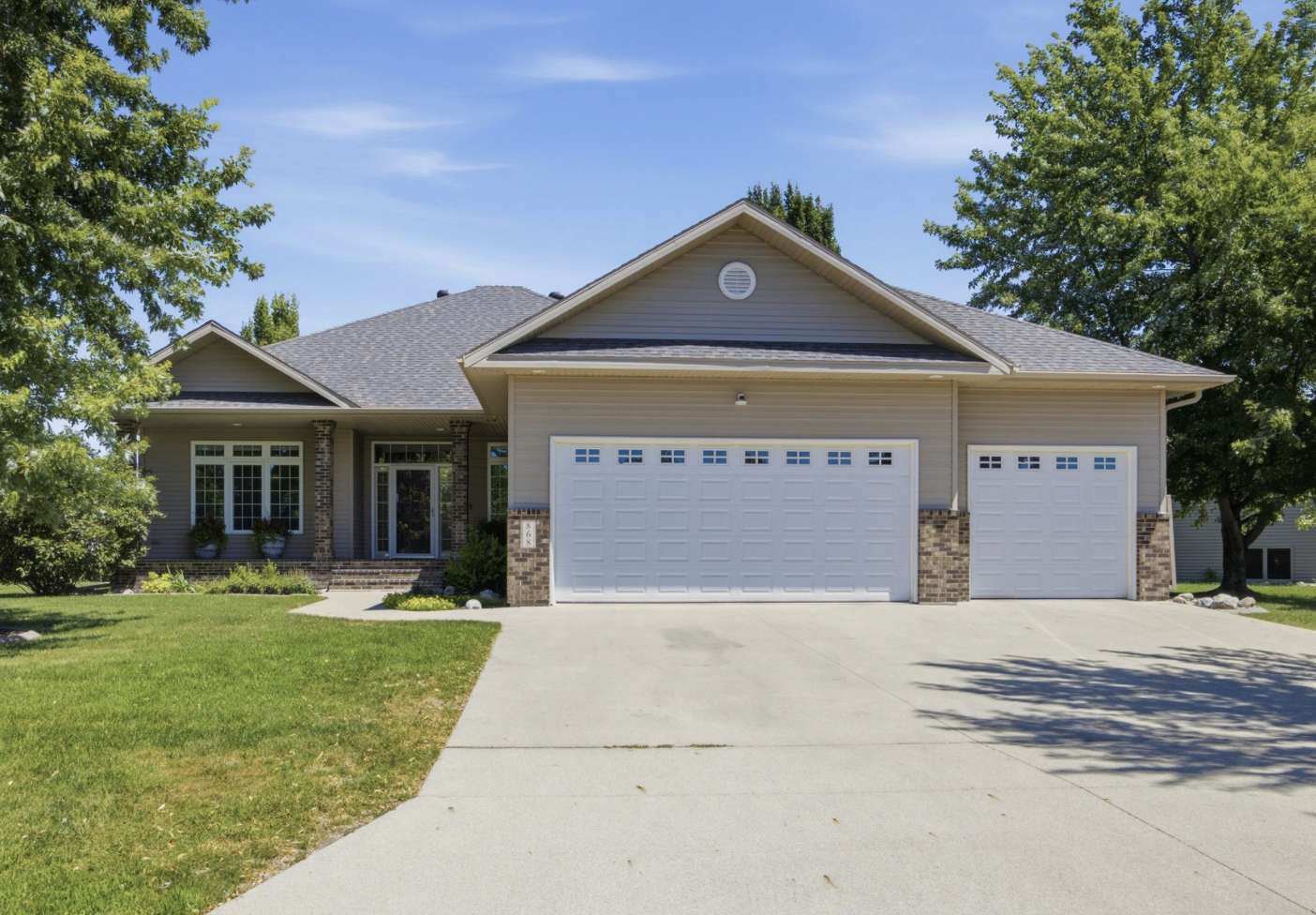 868 32nd ST S, Moorhead, MN 56560