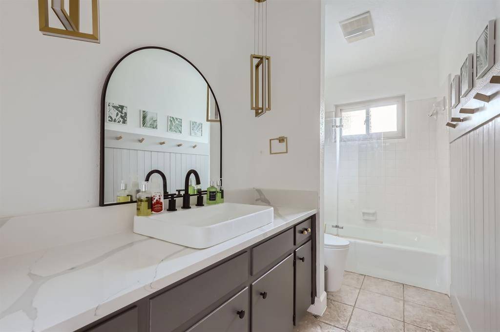 9513 Braeburn GLN, Austin, TX 78729