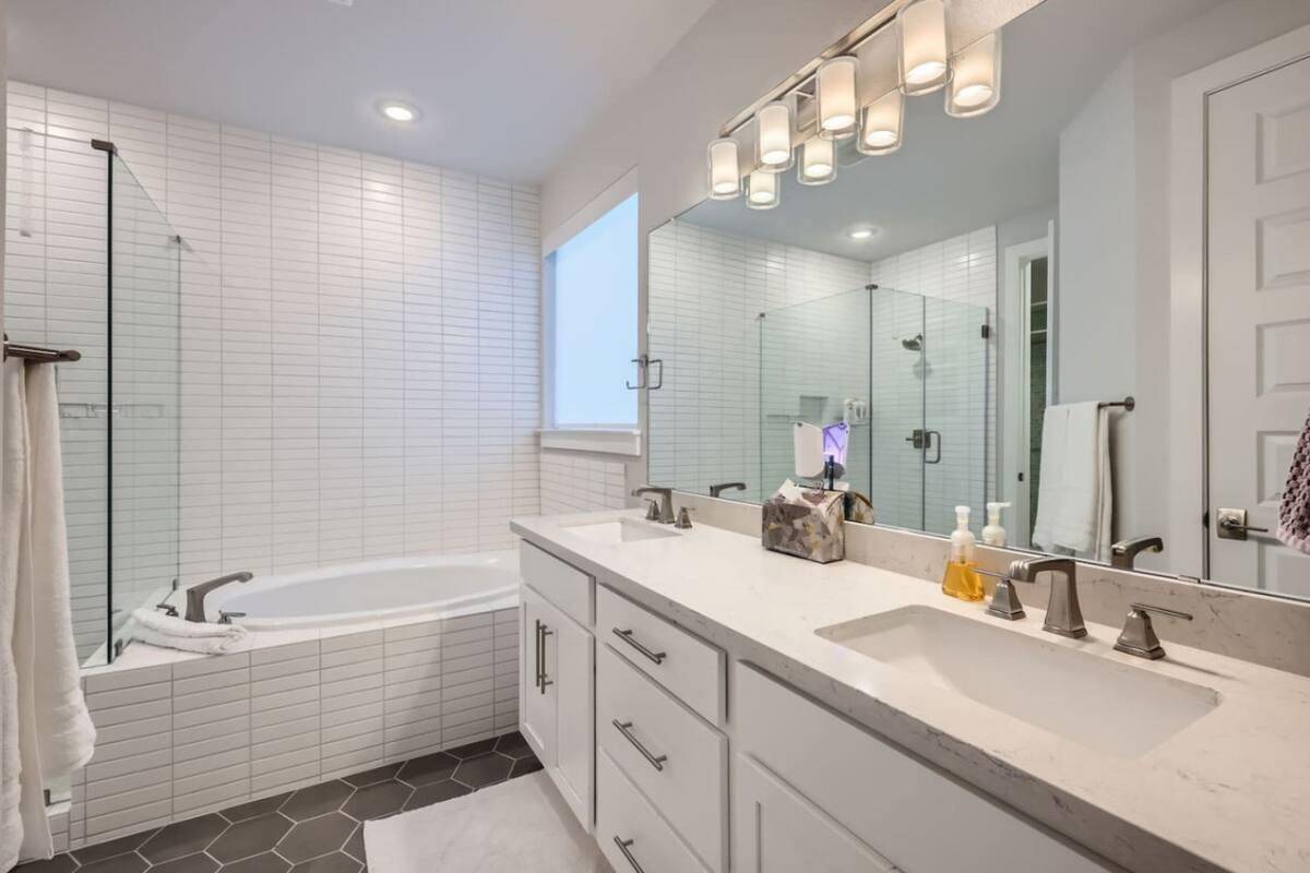 7700 Ella Lee LN, Austin, TX 78744