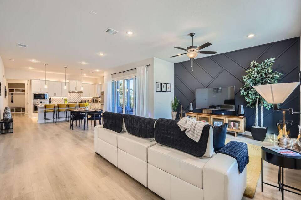 7700 Ella Lee LN, Austin, TX 78744