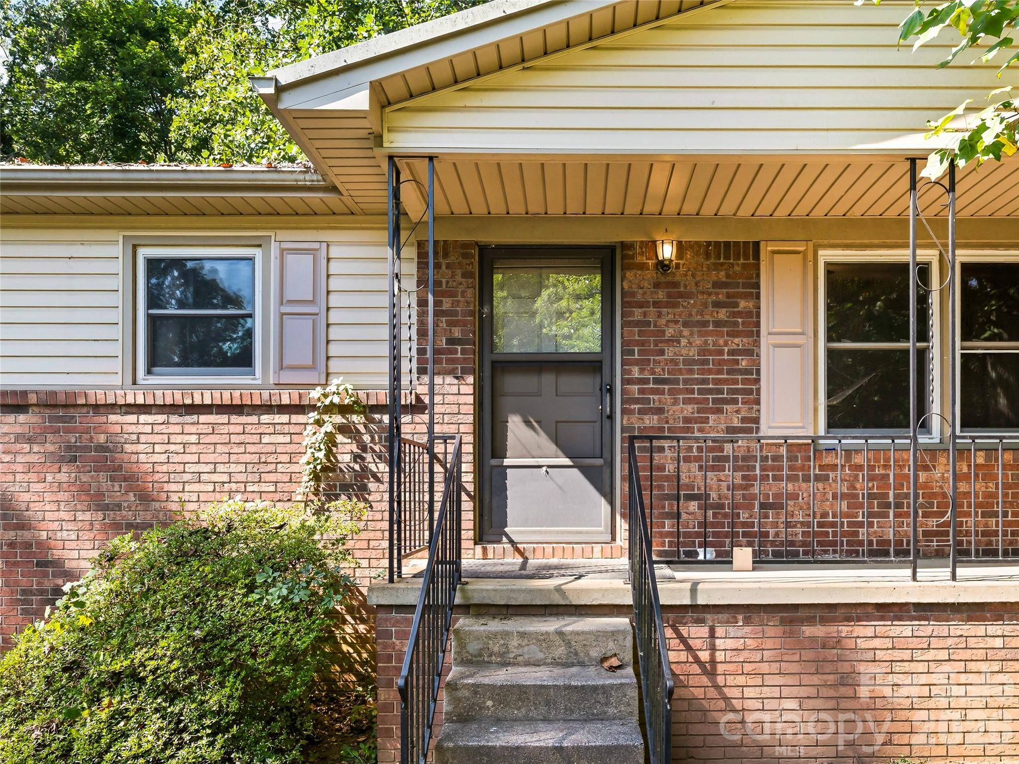 28 Fairhaven CT, Asheville, NC 28803