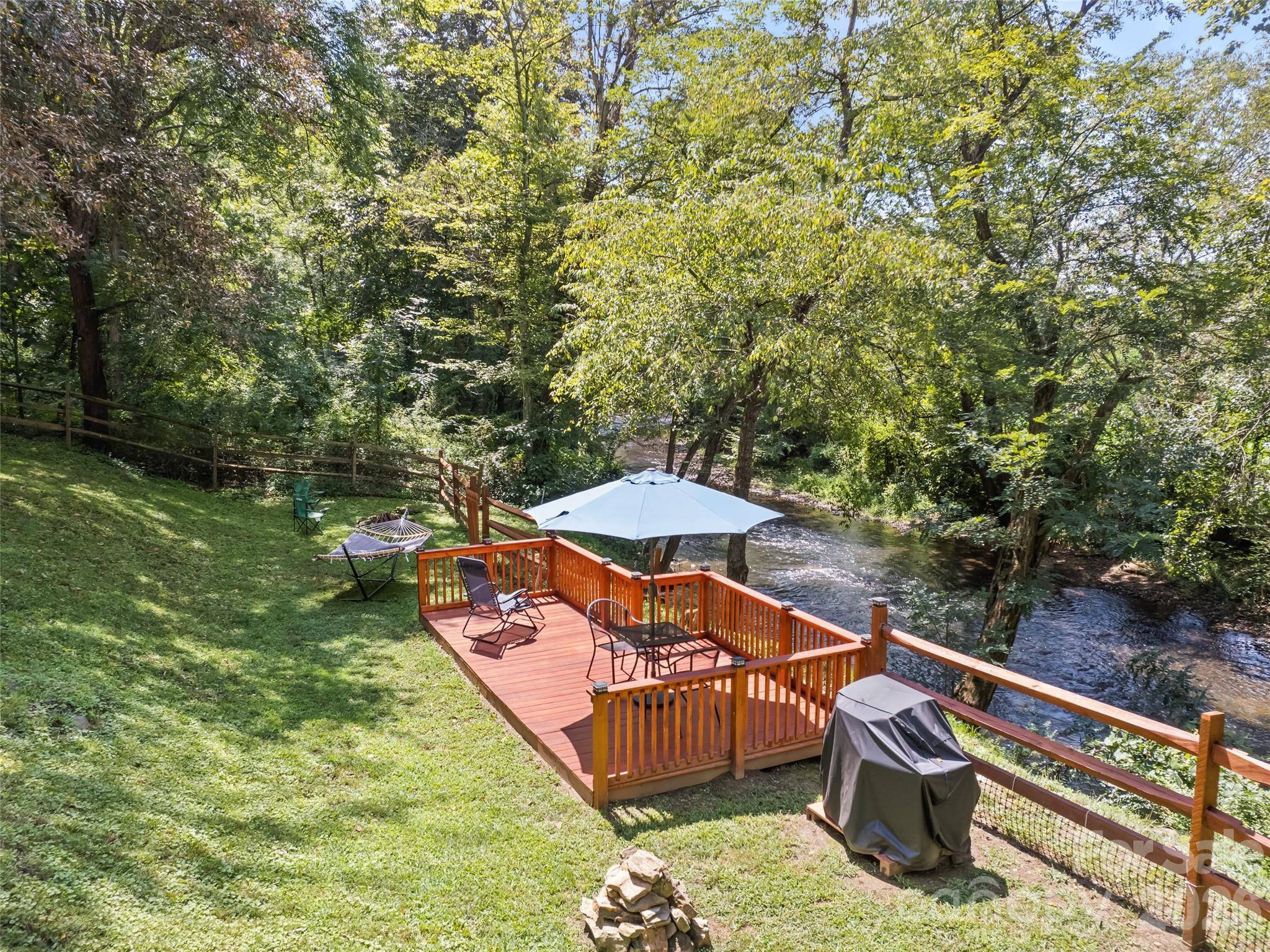 404 Loop RD, Clyde, NC 28721