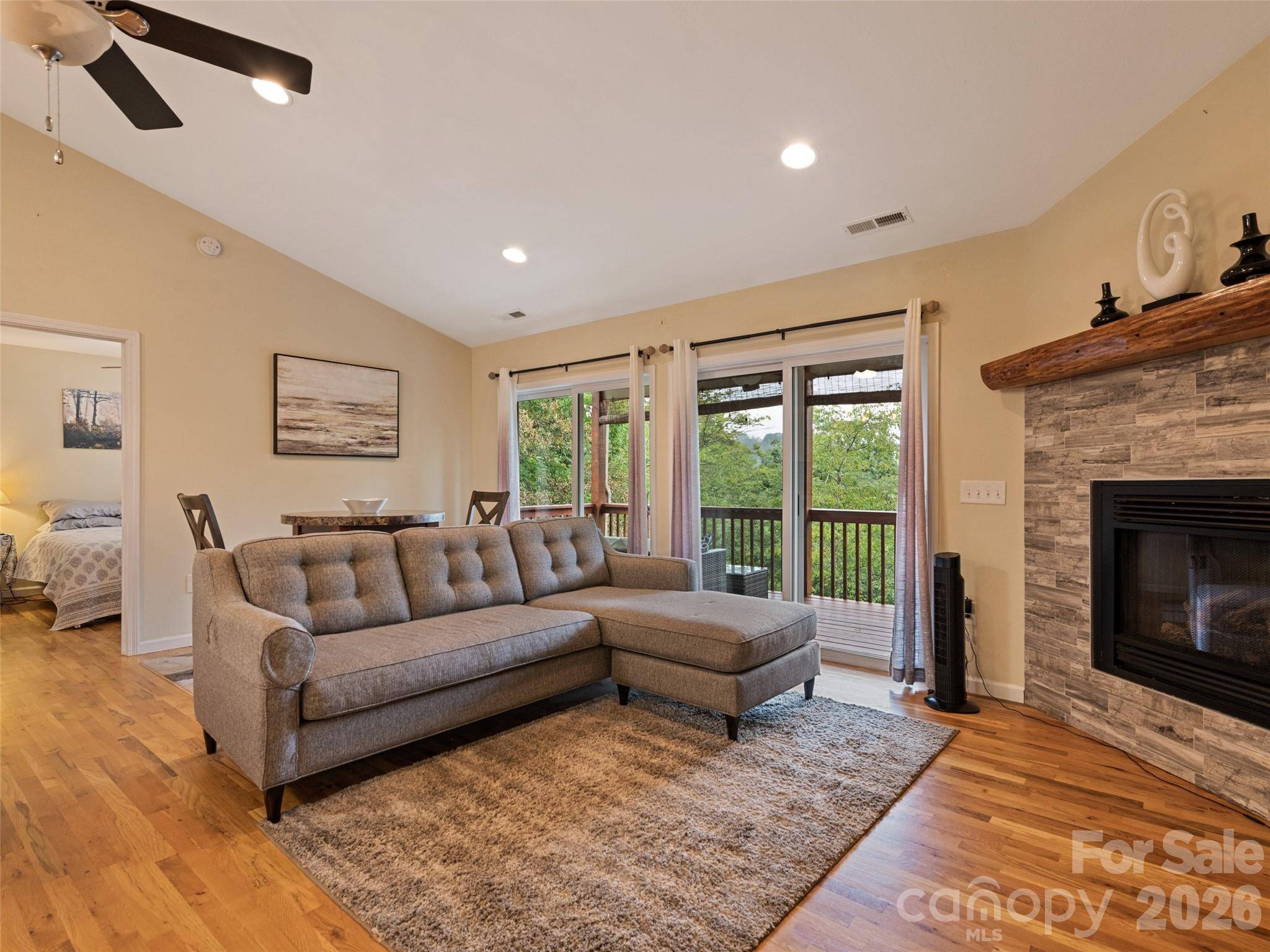 404 Loop RD, Clyde, NC 28721