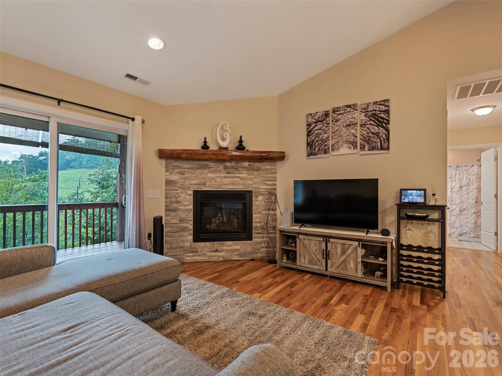 404 Loop RD, Clyde, NC 28721