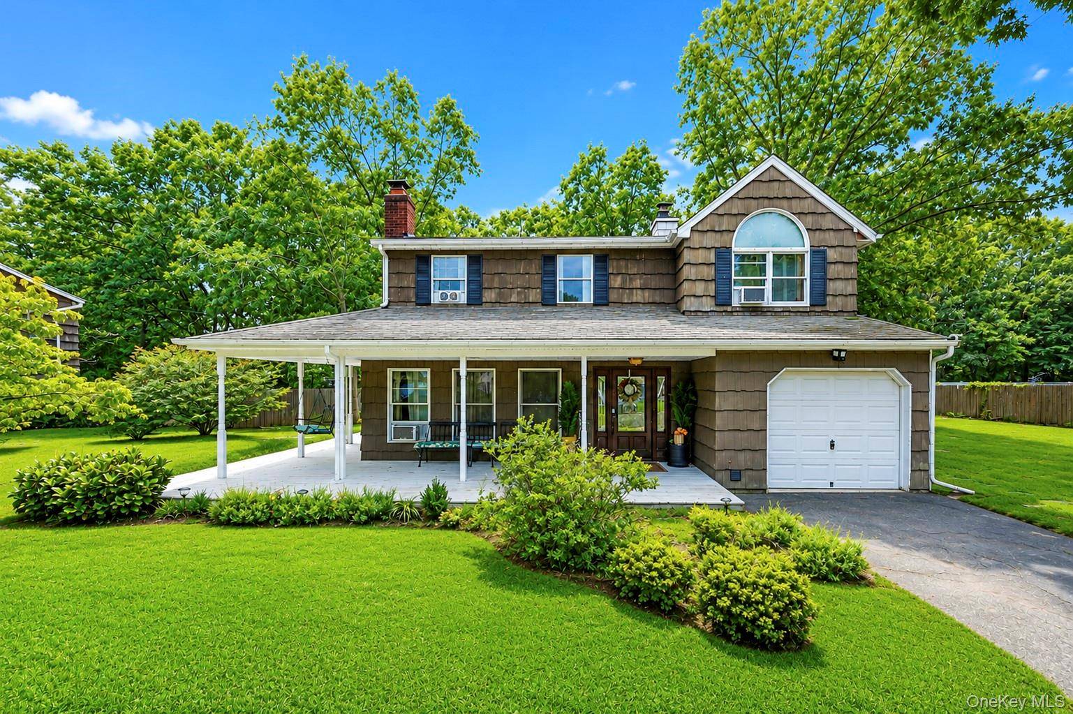 21 Hope CT, Selden, NY 11784