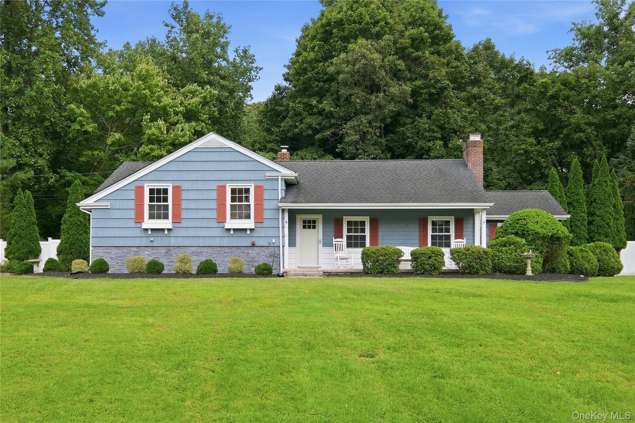 4 Honey LN, Miller Place, NY 11764
