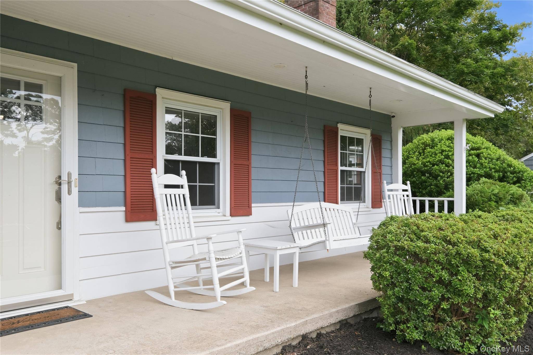 4 Honey LN, Miller Place, NY 11764