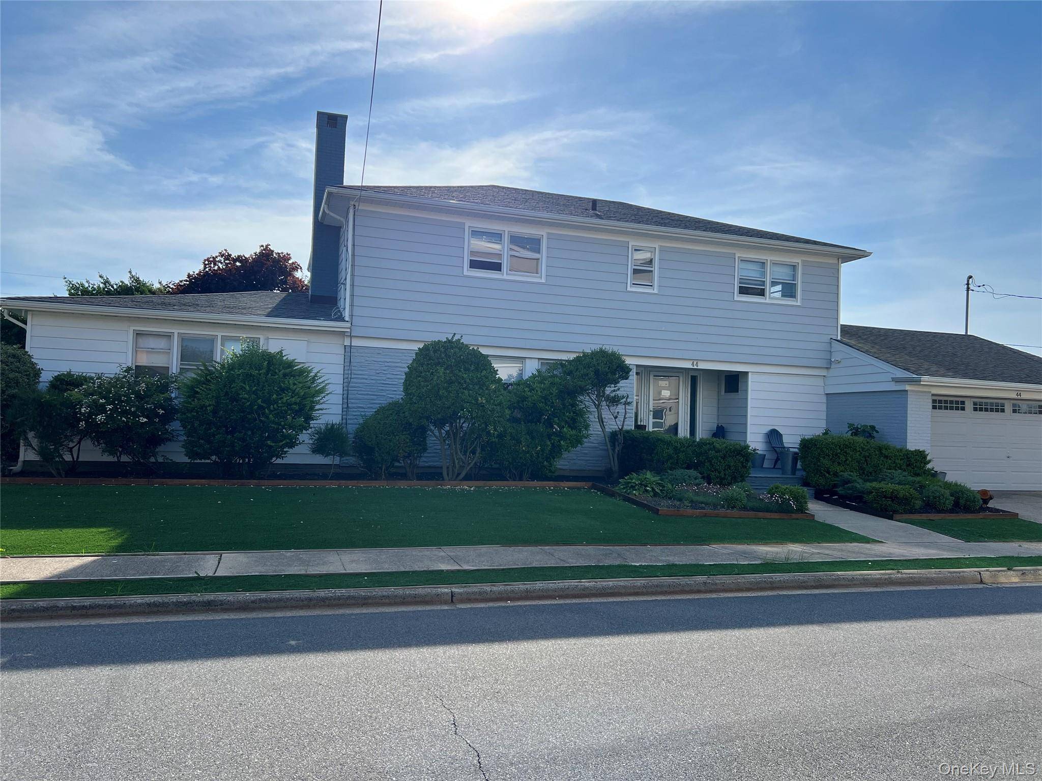 44 Matlock ST, Lido Beach, NY 11561