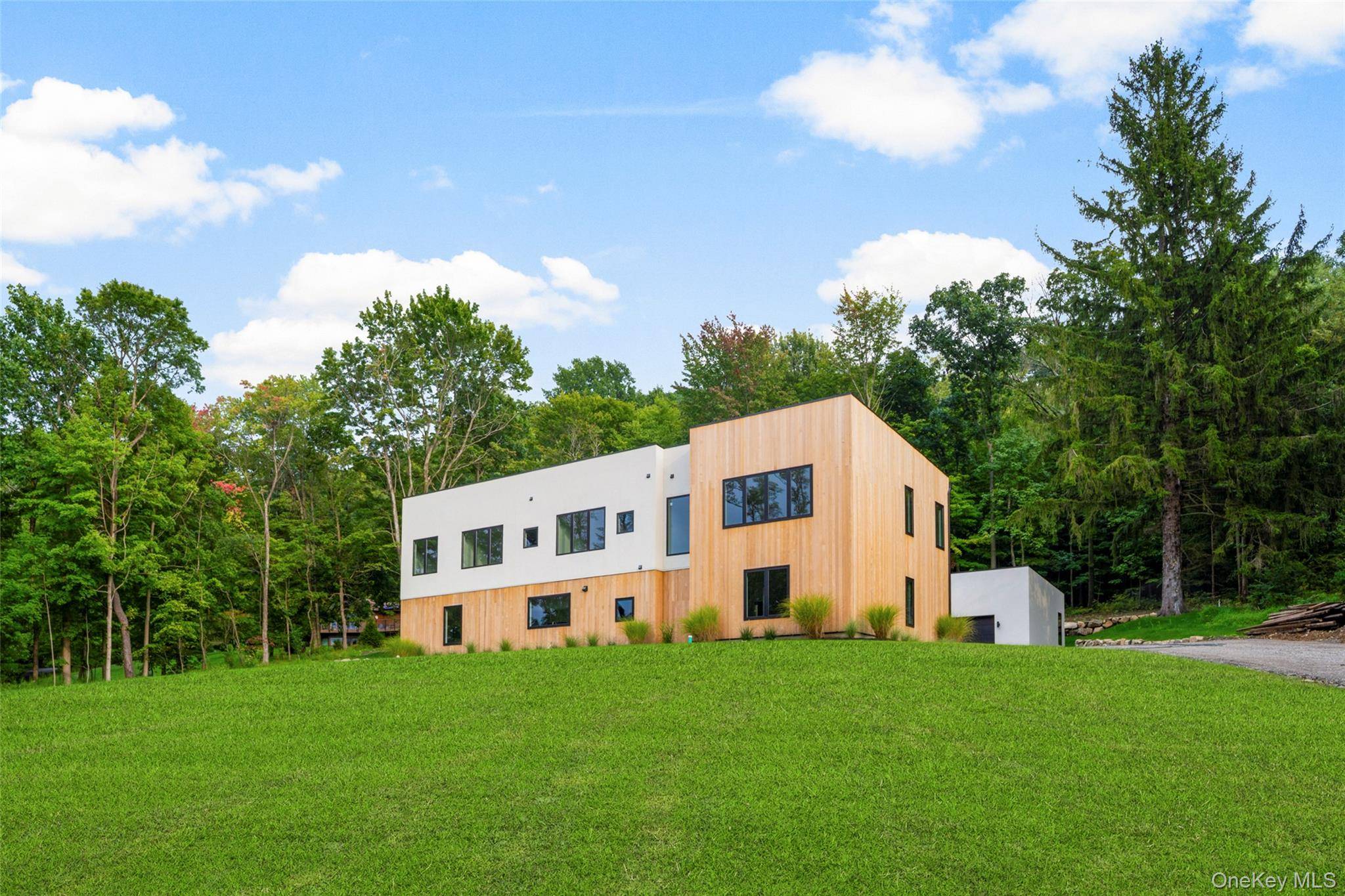 39 Mountain Lane, Beacon, NY 12508