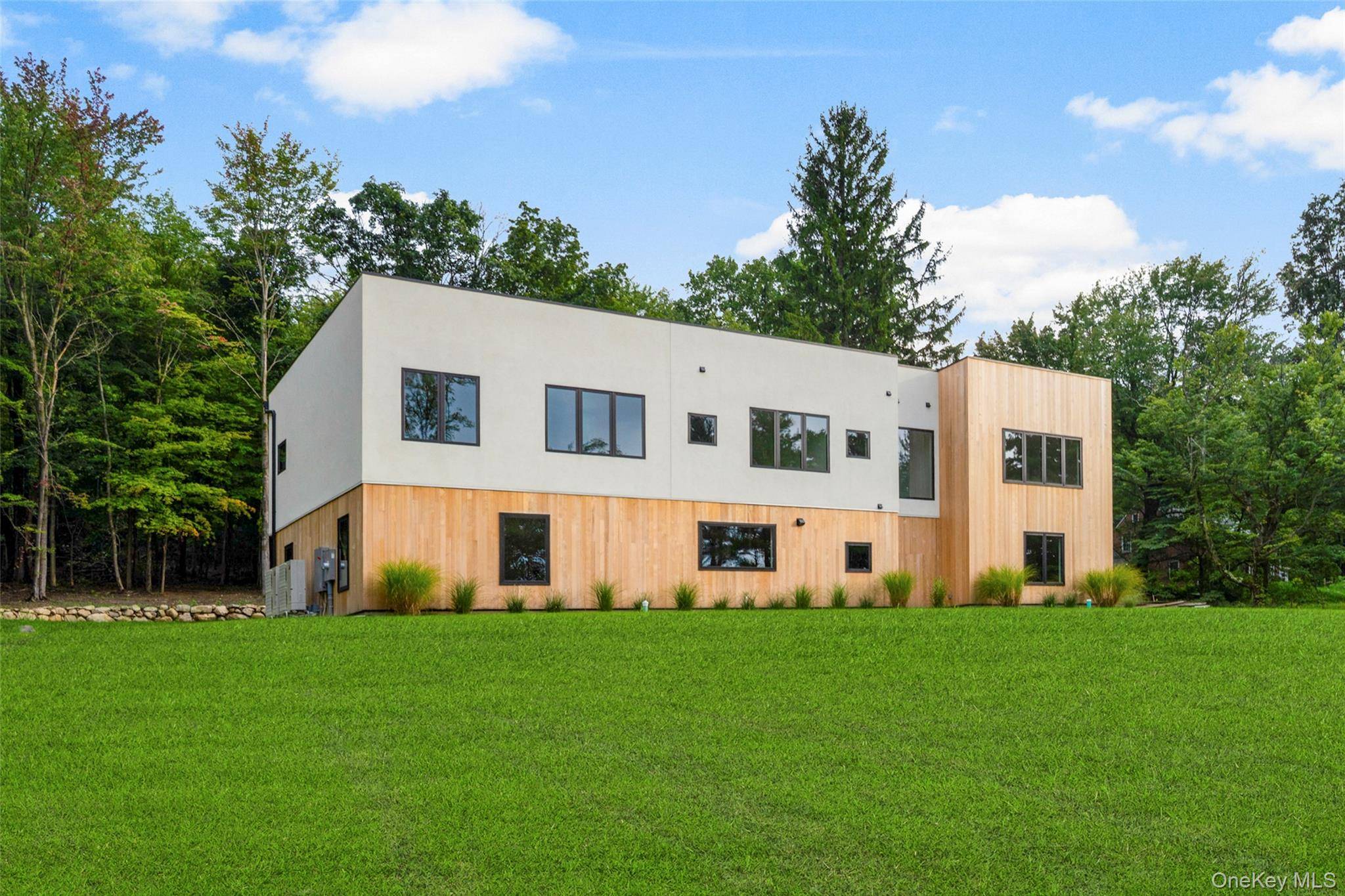 39 Mountain Lane, Beacon, NY 12508