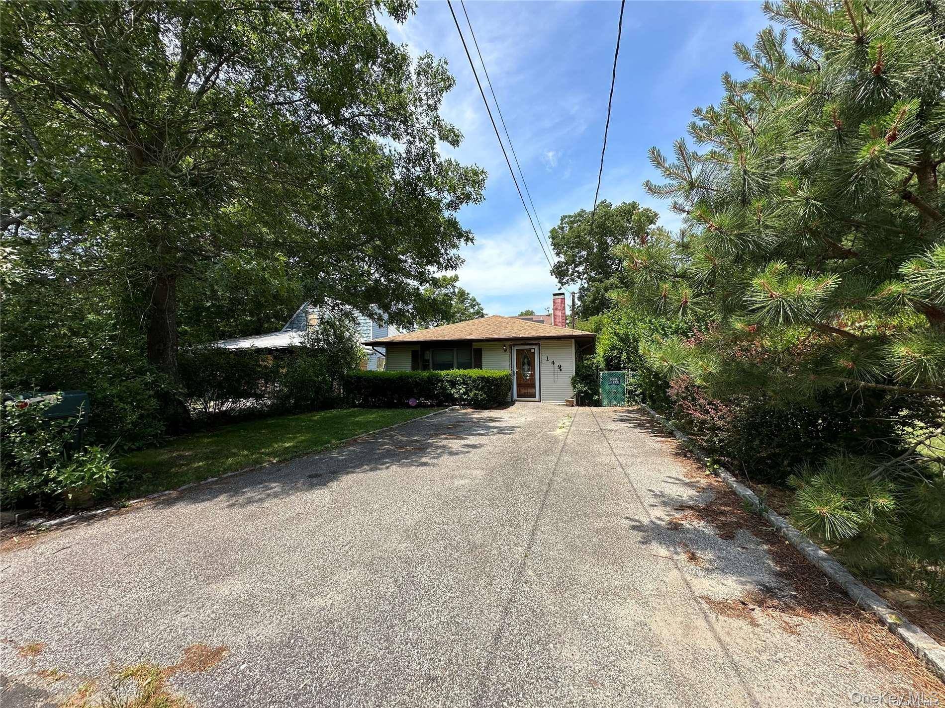 149 Southaven AVE, Mastic, NY 11950