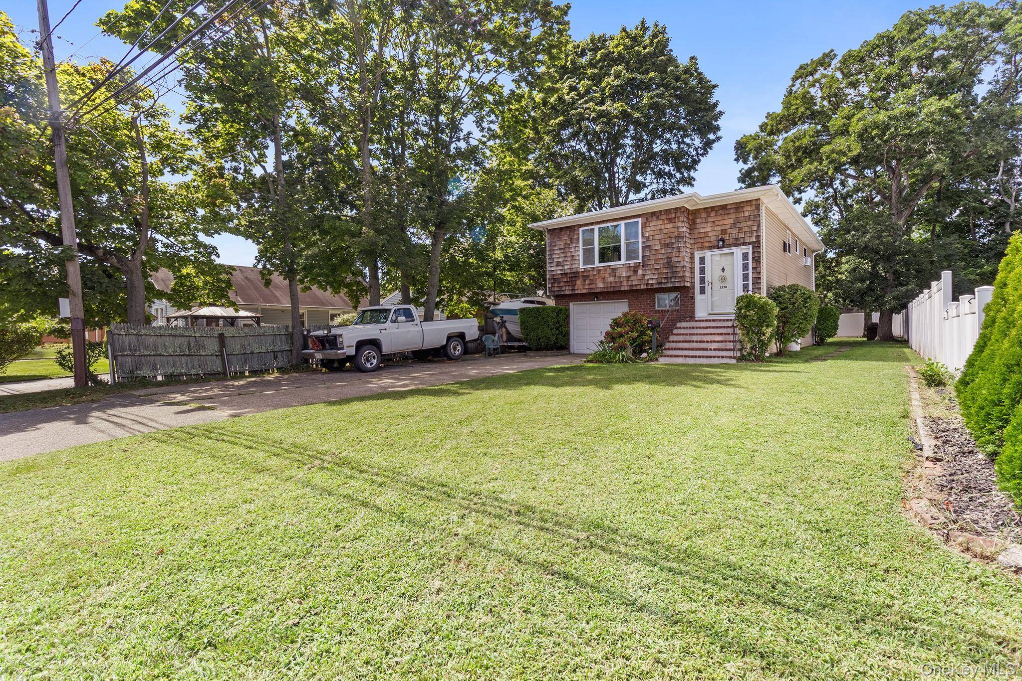 1320 Pine Acres BLVD, Bay Shore, NY 11706