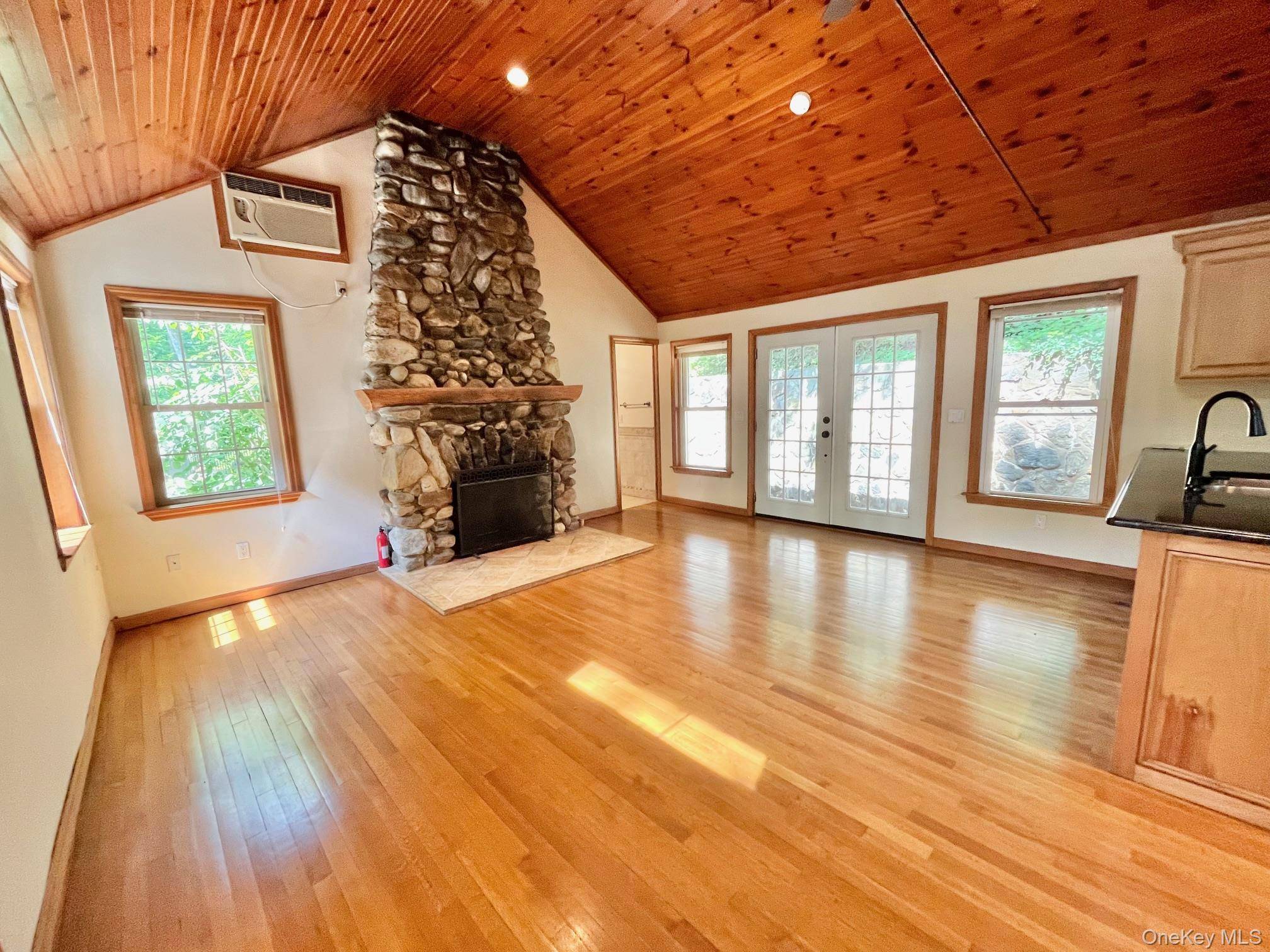 8 Anton PL, Lake Peekskill, NY 10537