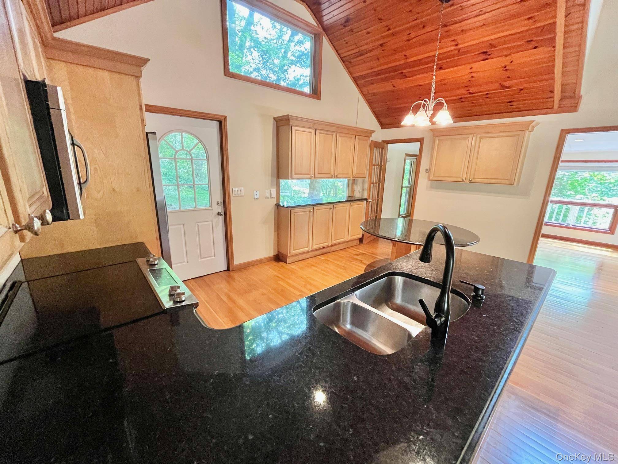 8 Anton PL, Lake Peekskill, NY 10537