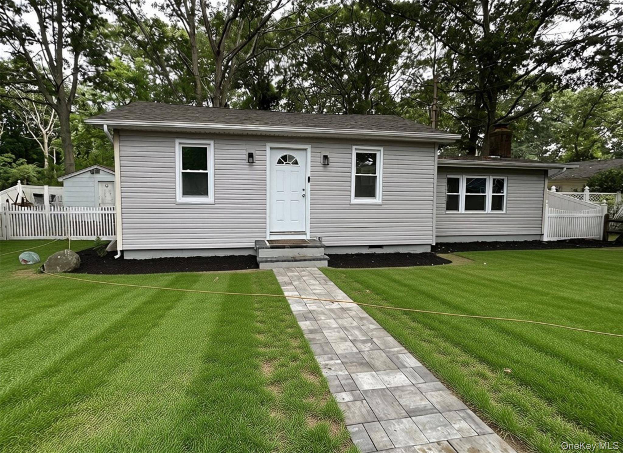 10 Barclay RD, Mastic Beach, NY 11951