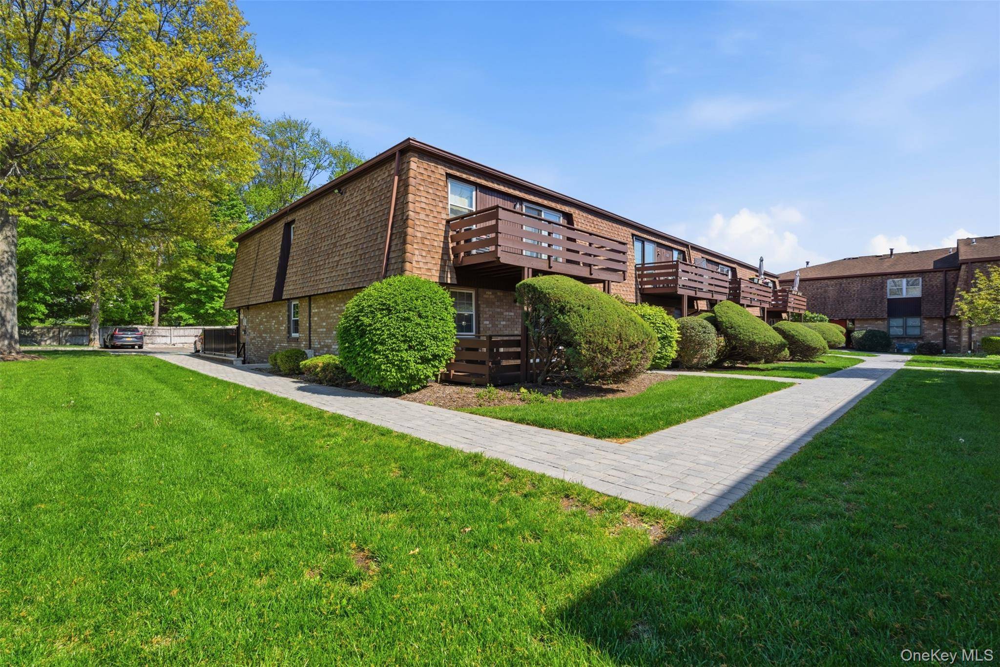 17 New Holland VLG, Nanuet, NY 10954