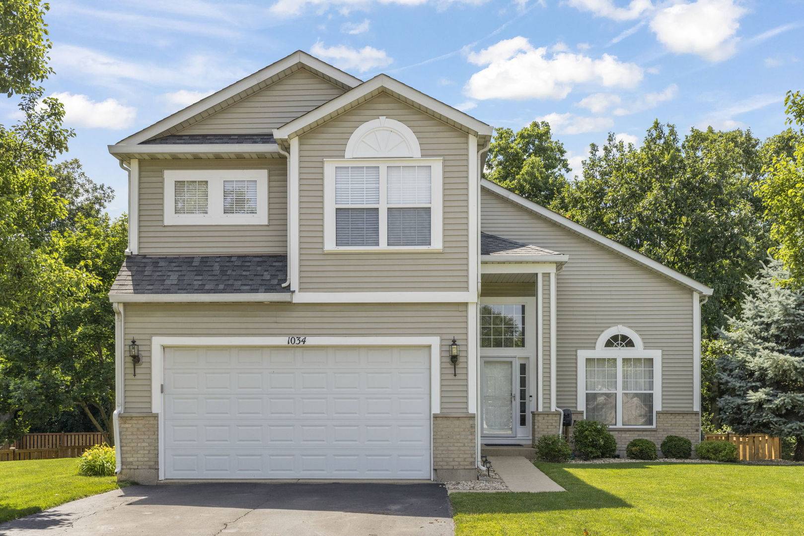 1034 Stephen CT, Aurora, IL 60502