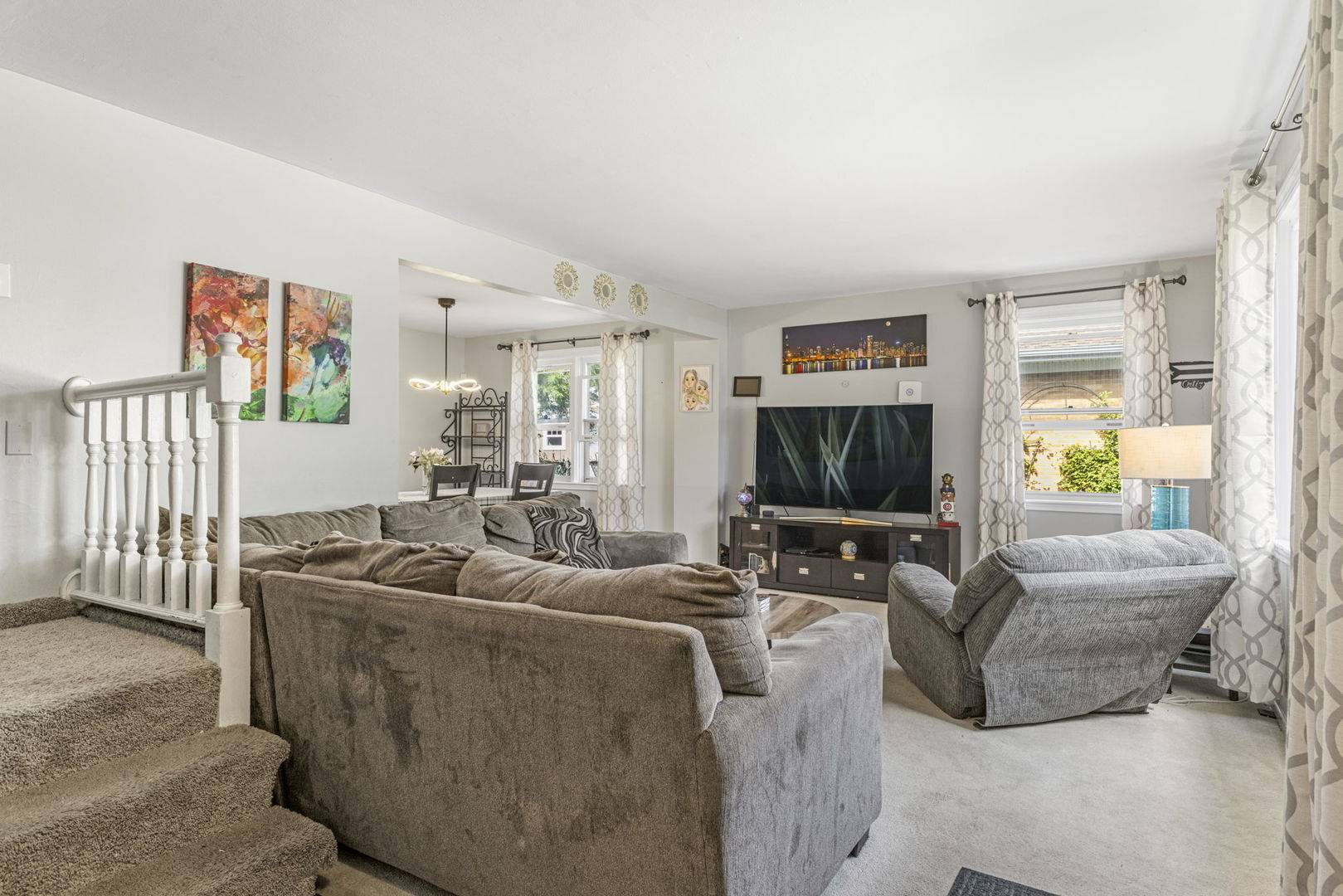 309 E Walnut ST, Roselle, IL 60172
