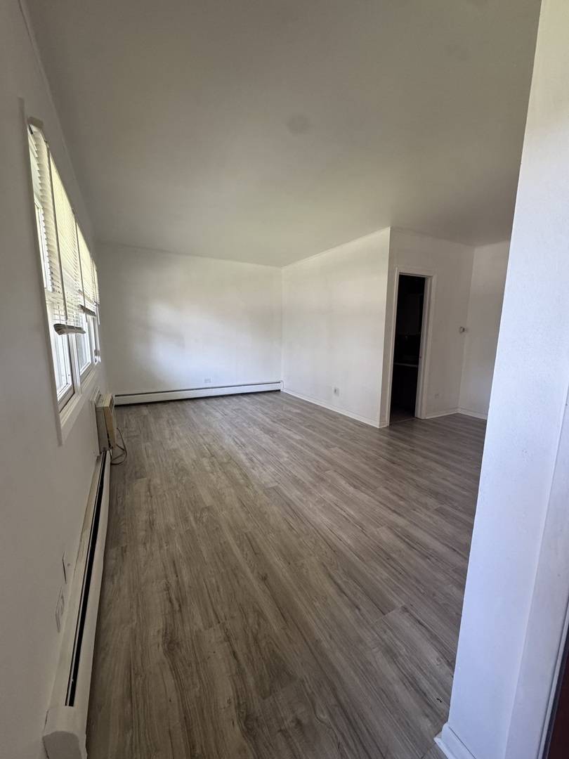 581 Burlington AVE #8, Clarendon Hills, IL 60514