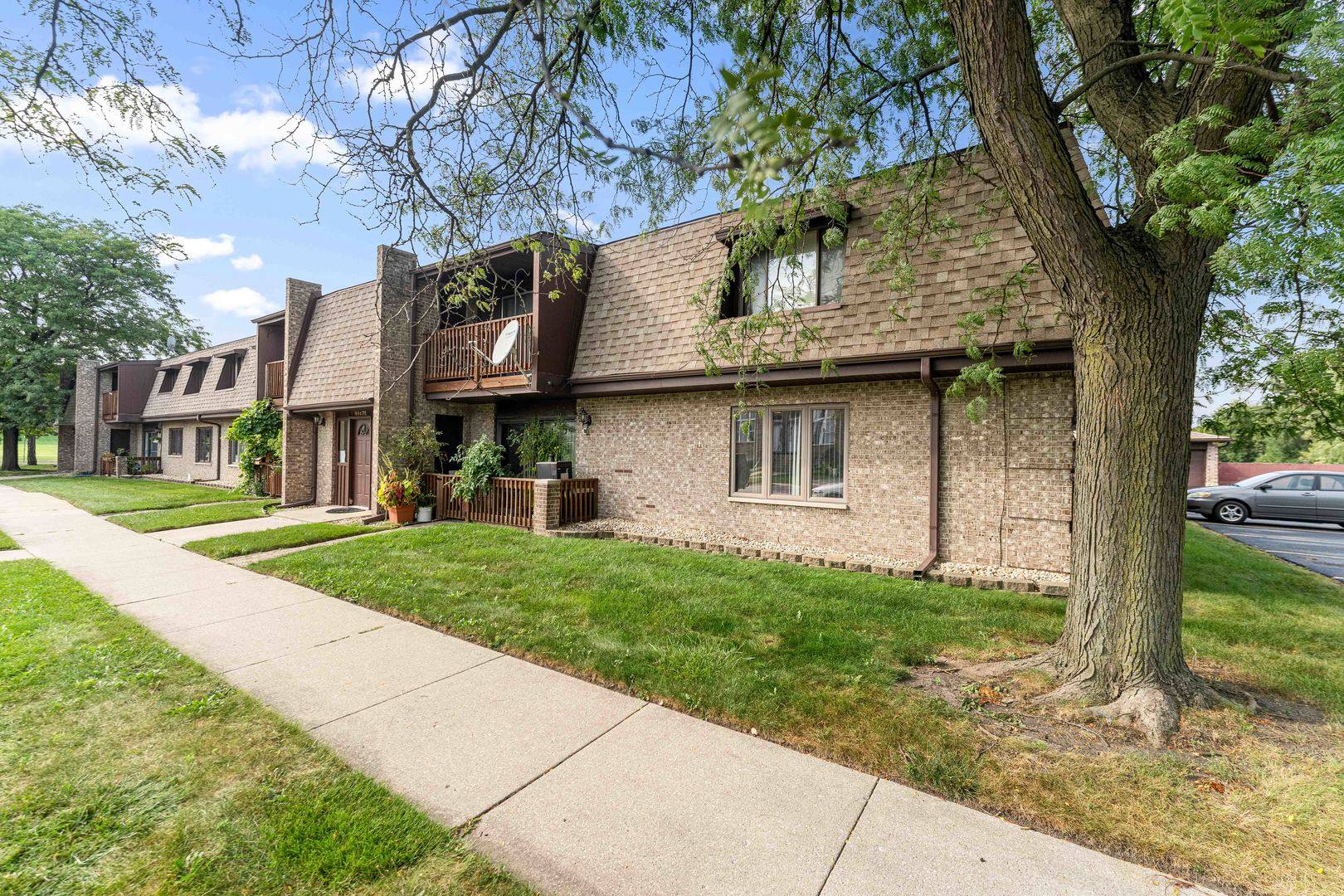 9147 S Roberts RD #205, Hickory Hills, IL 60457