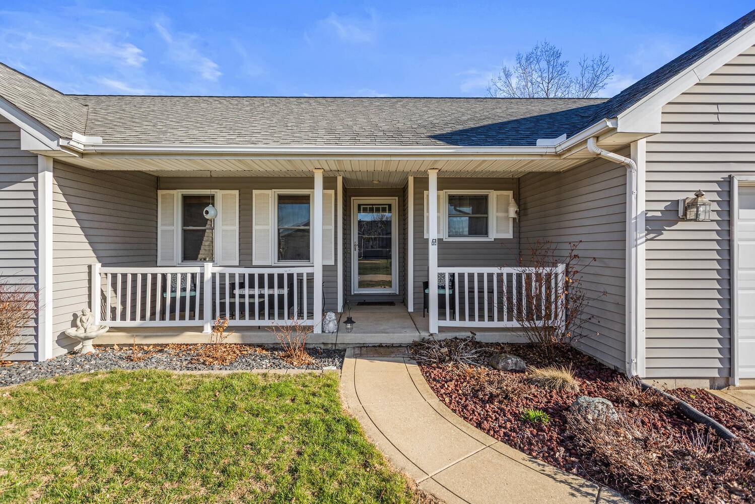 1202 Edgeview DR, Mahomet, IL 61853