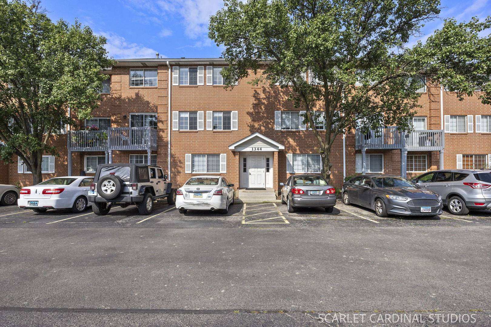 1344 S Lorraine RD #F, Wheaton, IL 60189
