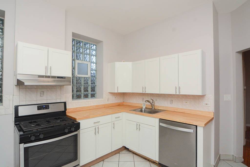 2202 W Belmont AVE #1R, Chicago, IL 60618