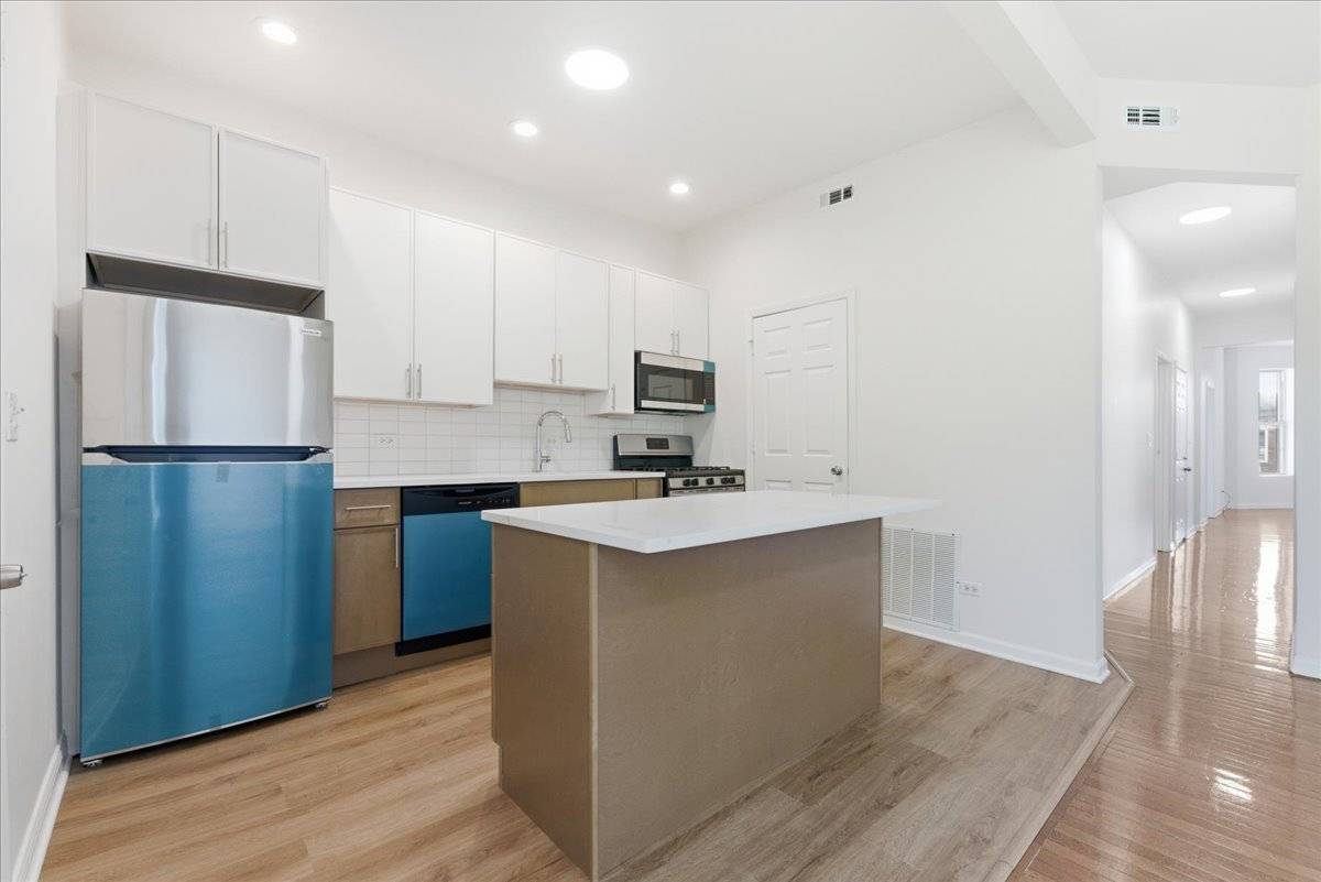 6506 S Saint Lawrence AVE, Chicago, IL 60637