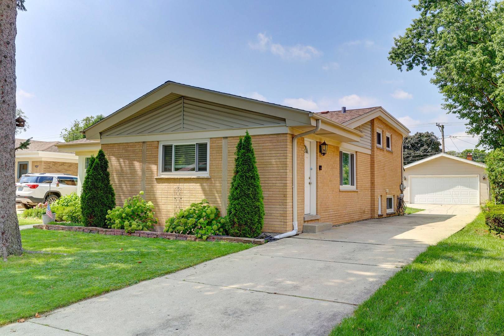 2534 Kensington AVE, Westchester, IL 60154