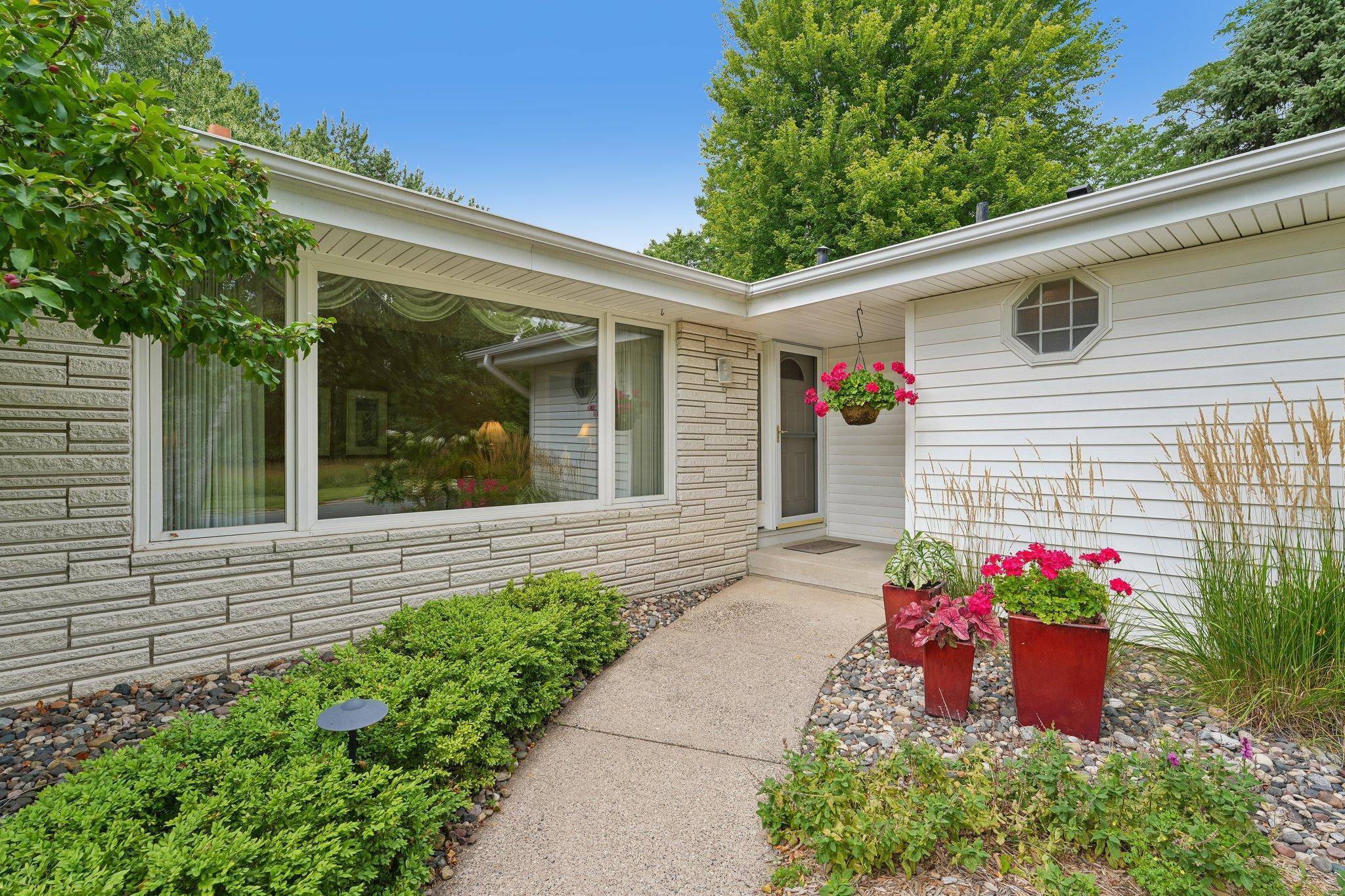 9632 Oxborough RD, Bloomington, MN 55437