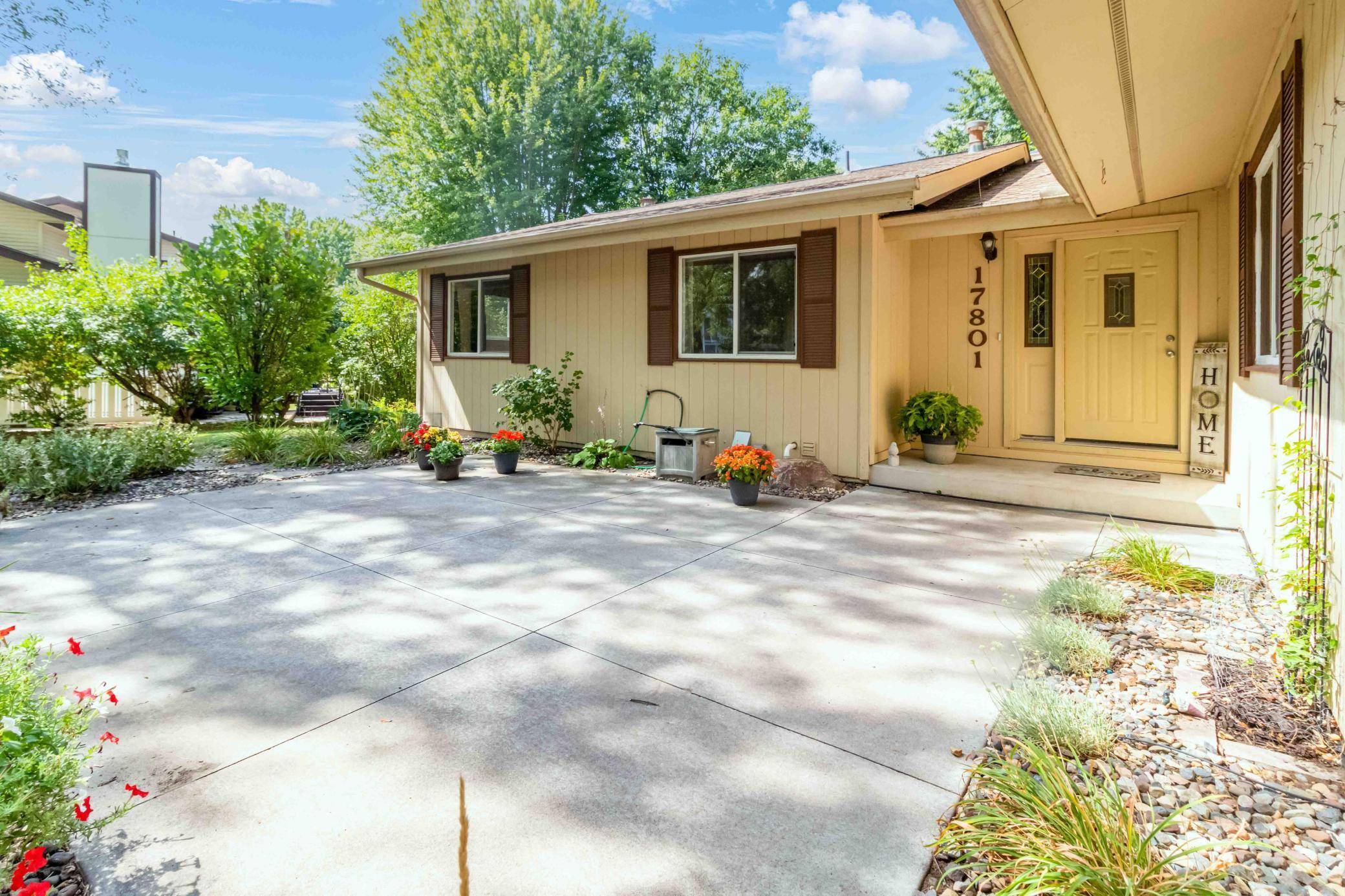 17801 Jaguar PATH, Lakeville, MN 55044