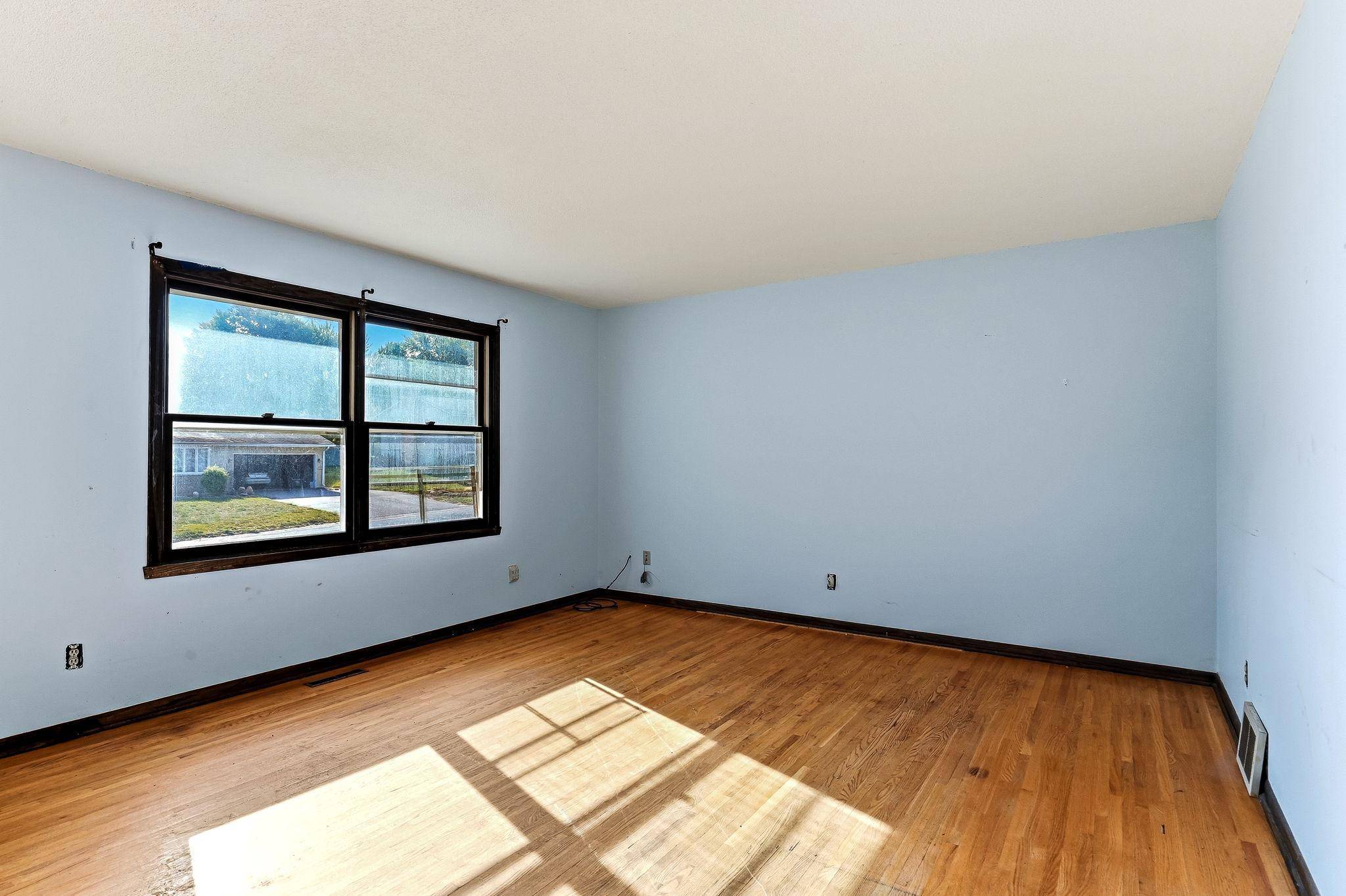 4383 Garden TRL, Eagan, MN 55123