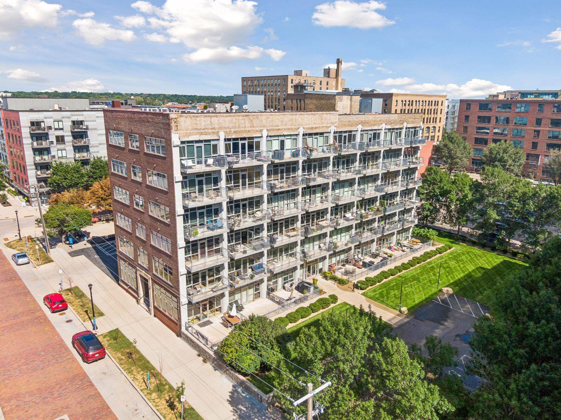 748 3rd ST N #200, Minneapolis, MN 55401