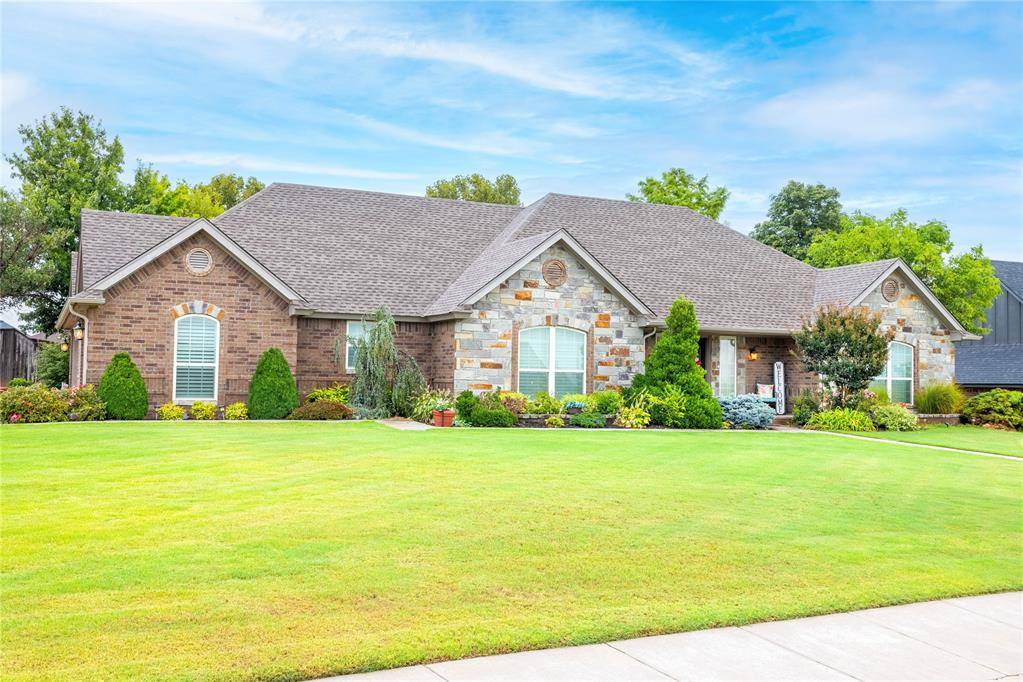 107 Clubhouse DR, Elk City, OK 73644