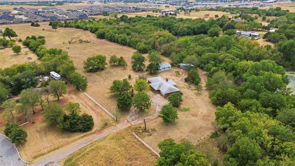724 NE Blugil DR, Piedmont, OK 73078