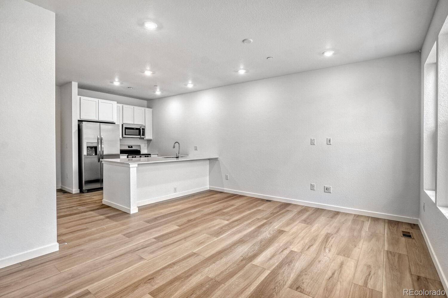 7667 S Mobile WAY, Centennial, CO 80016