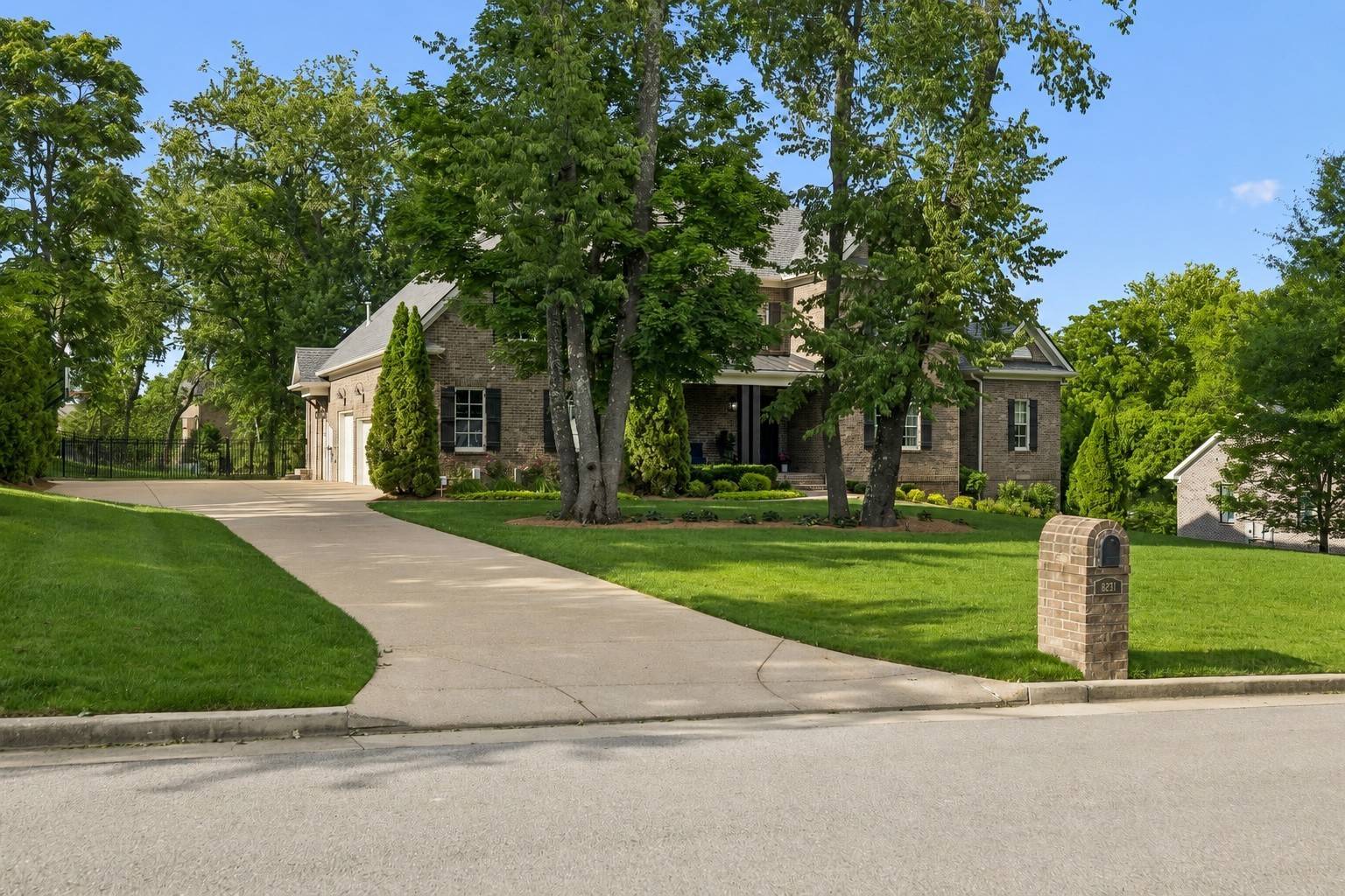 8231 Glover Dr, Brentwood, TN 37027