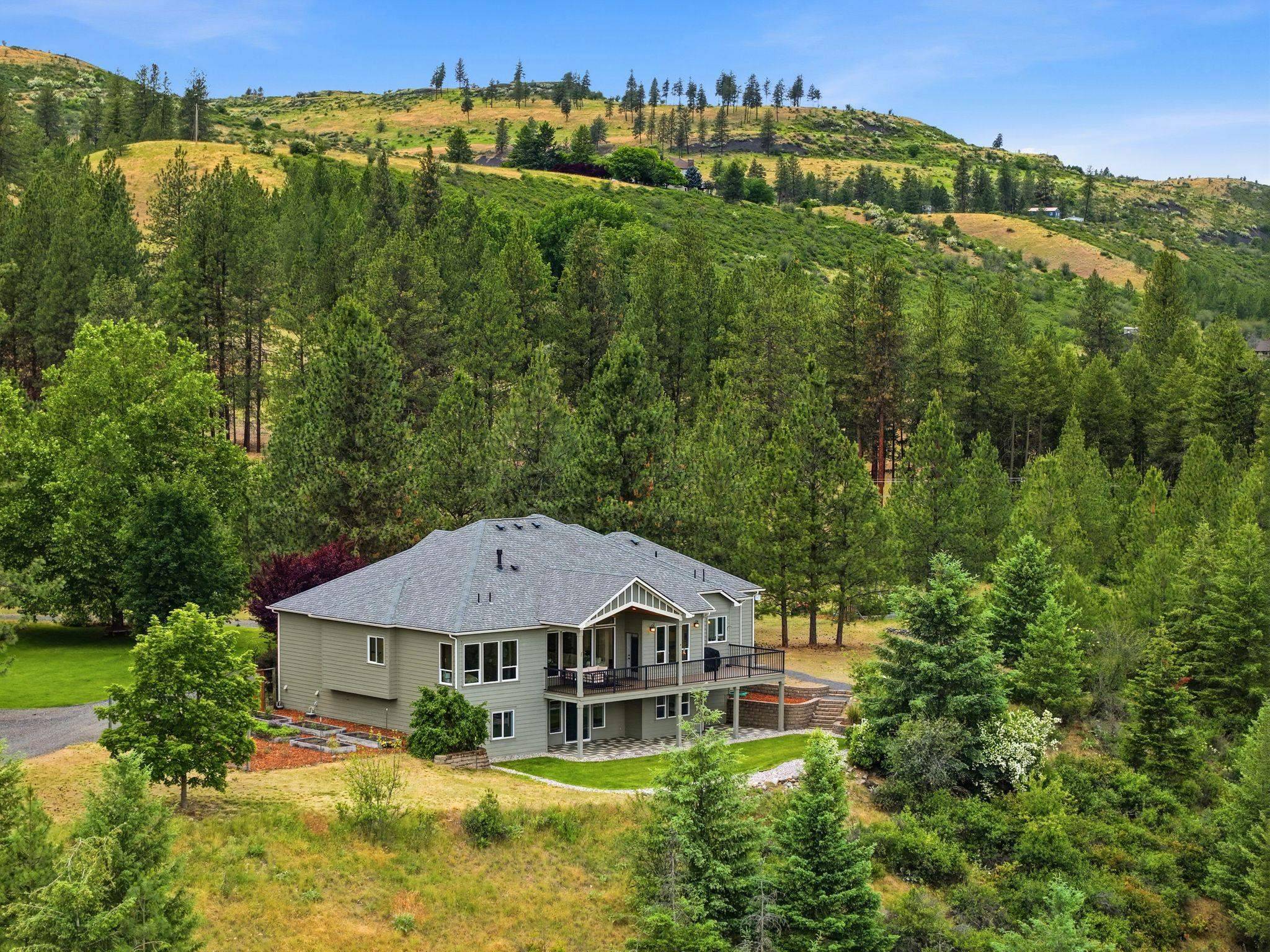16919 N South Bank Rd, Nine Mile Falls, WA 99026