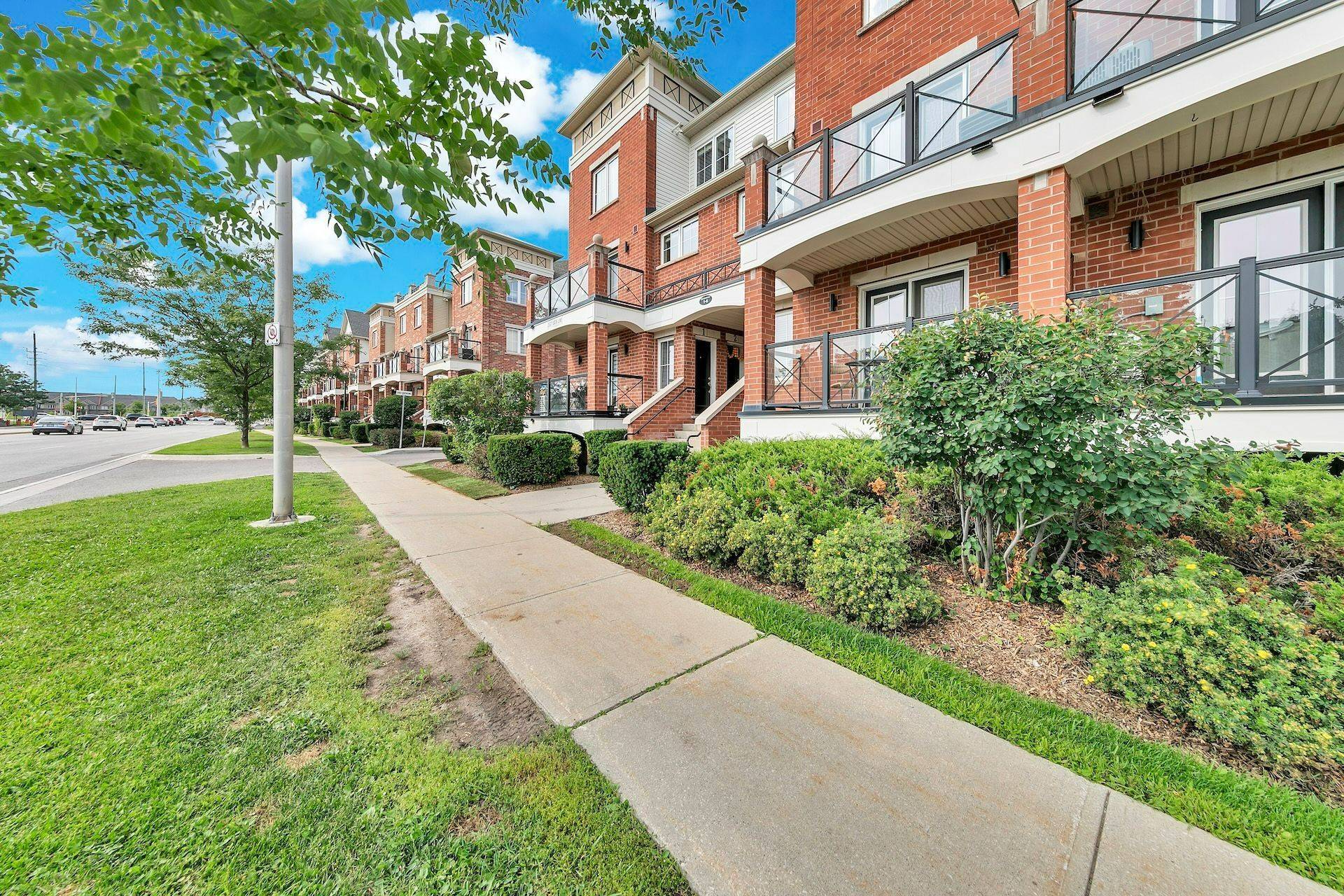 2557 Sixth Line W #6, Oakville, ON L6H 0H7