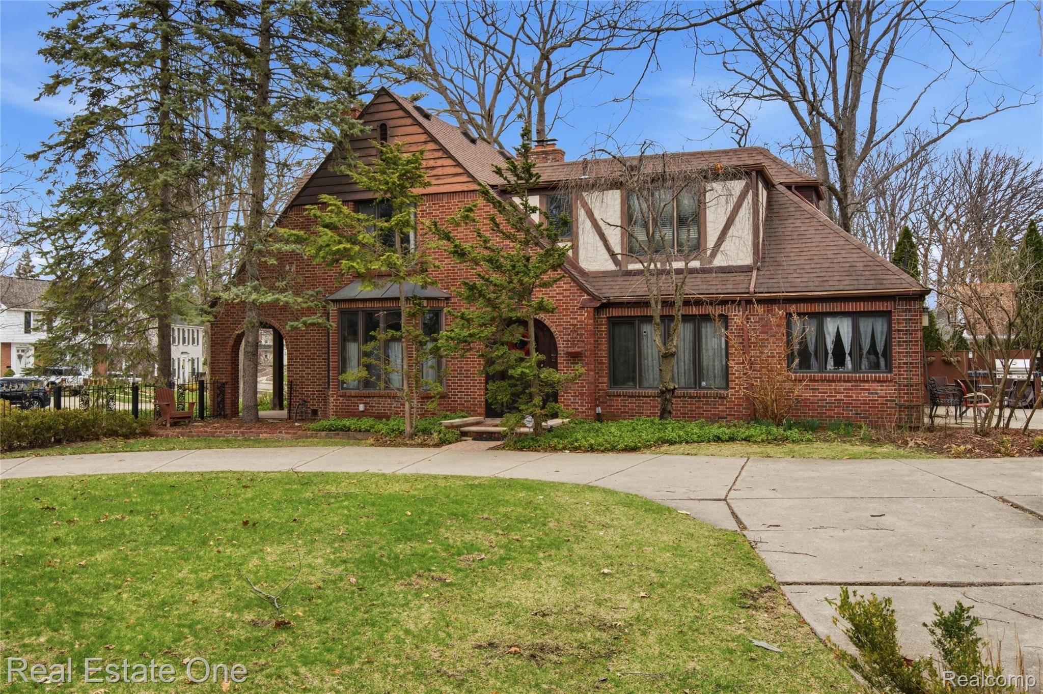 939 S HIGHLAND ST, Dearborn, MI 48124