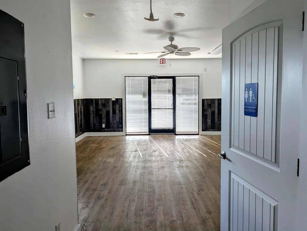 431 N State Highway 342 #C, Red Oak, TX 75154