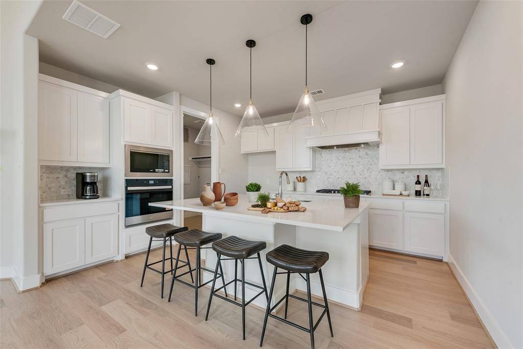 656 Blakelys Way, Fate, TX 75189
