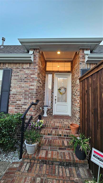 8207 Persimmon Street, Irving, TX 75063