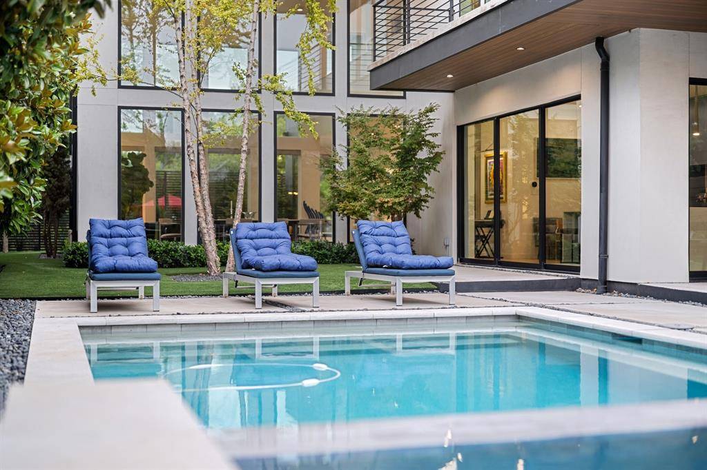 423 W Colorado Boulevard, Dallas, TX 75208